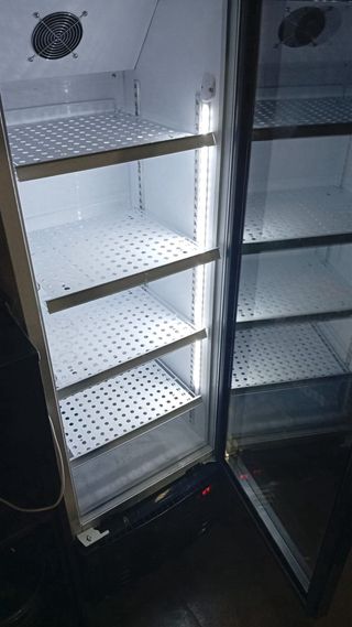 Cámara botellero vertical