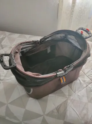 Carro para mascotas marrón y negro