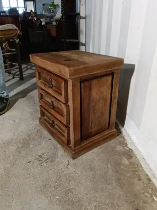 Mesita rústica madera maciza 3 cajones