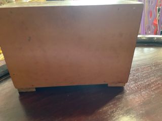 Mueble joyero con cajones decorados