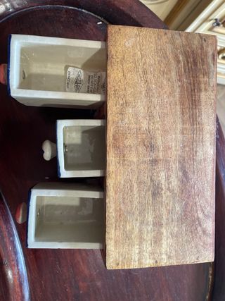 Mueble joyero con cajones decorados