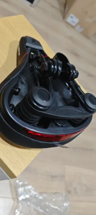 Sillín Bicicleta Negro con Tira Roja