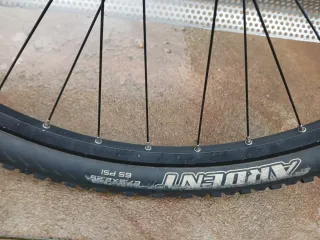 Rueda 27.5 con disco con buje Deore.con cassete.