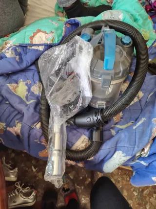 Aspiradora con manguera y accesorios