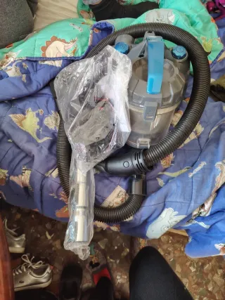 Aspiradora con manguera y accesorios