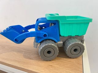 Camión volquete de plástico azul y verde