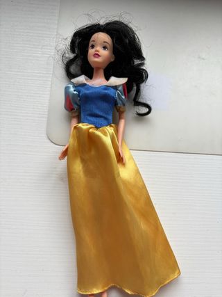 Muñeca Blancanieves Vestido Amarillo