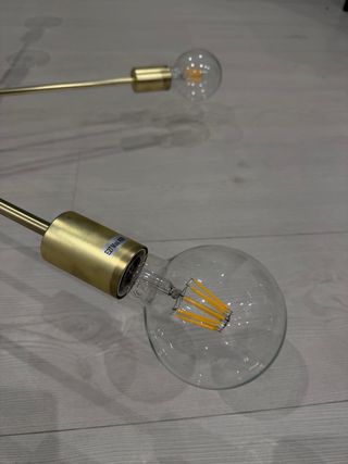 Lámpara de techo dorada de metal