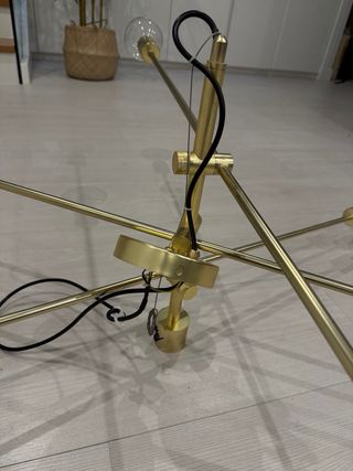 Lámpara de techo dorada de metal