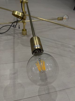 Lámpara de techo dorada de metal