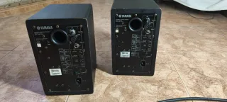 Altavoz de estudio Yamaha Negro