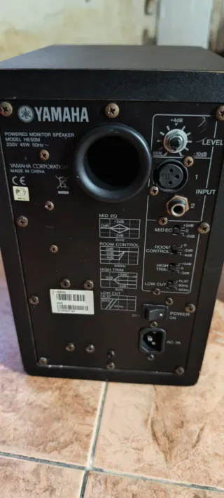 Altavoz de estudio Yamaha Negro