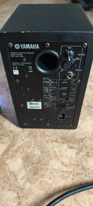 Altavoz de estudio Yamaha Negro