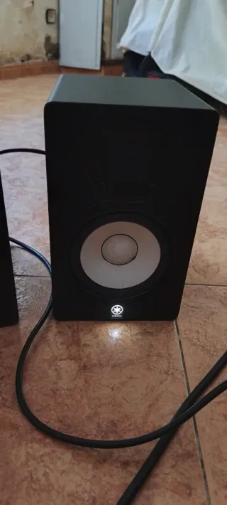 Altavoz de estudio Yamaha Negro