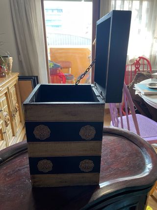Caja de madera decorada