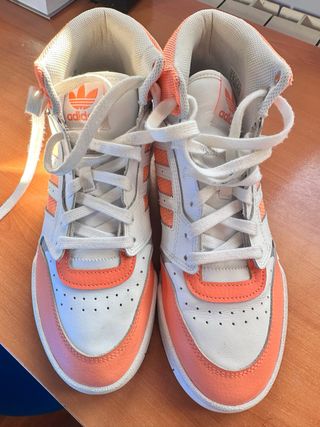 Zapatillas Adidas Altas Naranja y Blanco