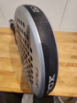 Pala Padel Nox AT.10 18K, funda a parte  negociabl