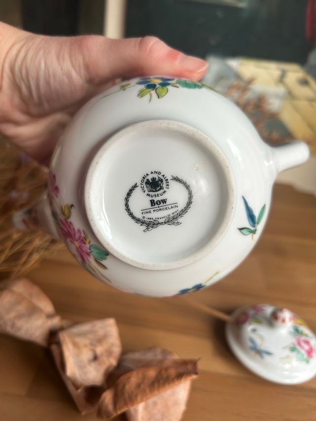 Tetera de porcelana inglesa