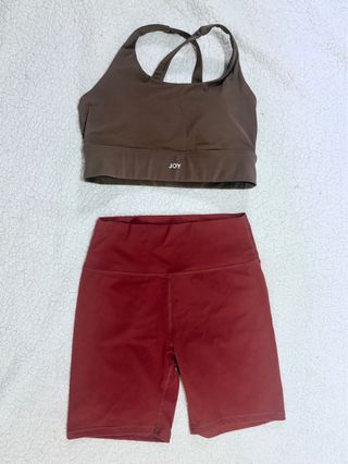 Conjunto deportivo JOY STUDIO: top y leggings