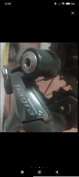 Bicicleta de carretera Berria negra y amarilla