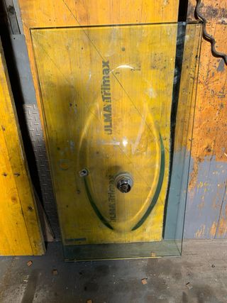 Lavabo de vidrio transparente