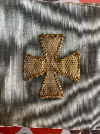 Fajín antiguo con cruces doradas