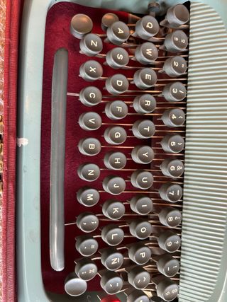 Máquina de escribir Olivetti Studio 44