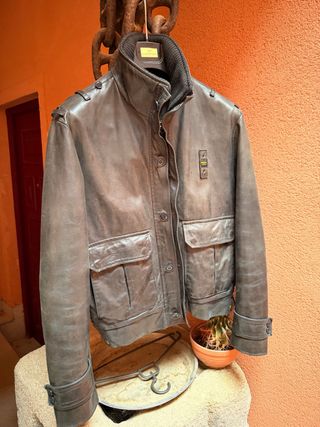 Cazadora Blauer Piel Negra. Toque desgastado.