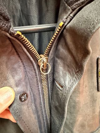 Cazadora Blauer Piel Negra. Toque desgastado.