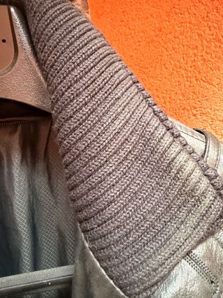 Cazadora Blauer Piel Negra. Toque desgastado.