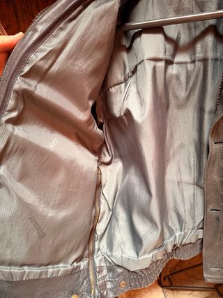 Cazadora Blauer Piel Negra. Toque desgastado.