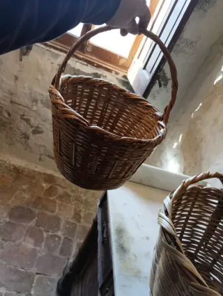 Dos antiguas canastas de caña