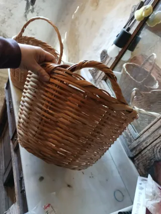 Dos antiguas canastas de caña