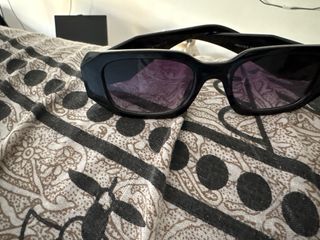 Gafas de sol Prada negras y moradas