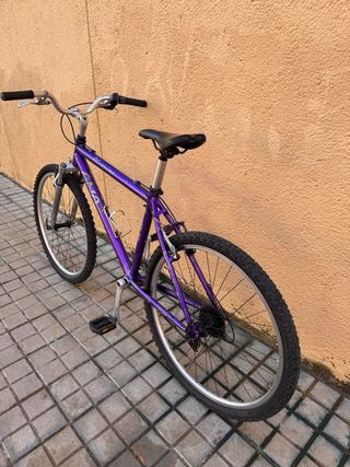 Bicicleta Morada Aluminio Lista para Rodar