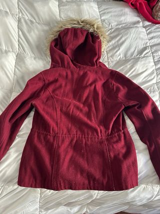 Cazadora Hollister Roja con Capucha y Pelo