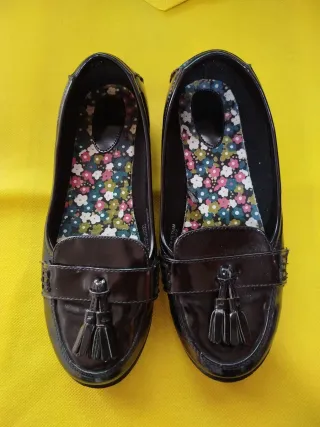 Zapatos negros con borlas t33