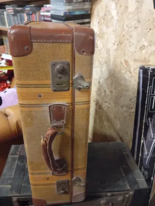 Valigia vintage a righe