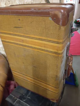 Valigia vintage a righe