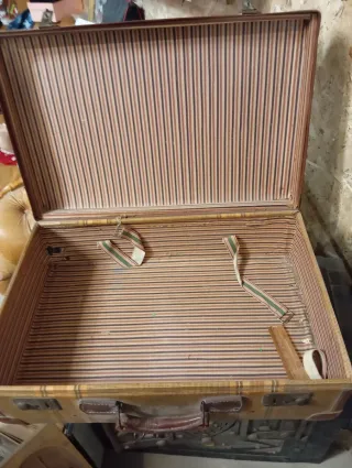 Valigia vintage a righe