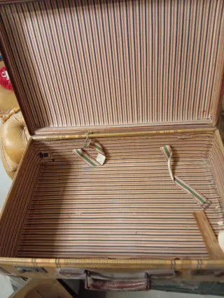 Valigia vintage a righe