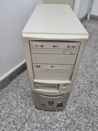 Torre PC LG para piezas