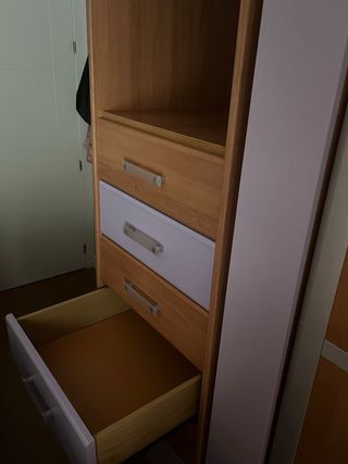 Mobile con 6 cassetti in legno e viola