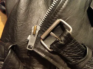 Chaqueta de cuero estilo motero/punky/heavy