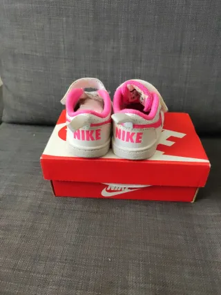 Tenis Nike para Bebé Blanco y Rosa Número 19.5