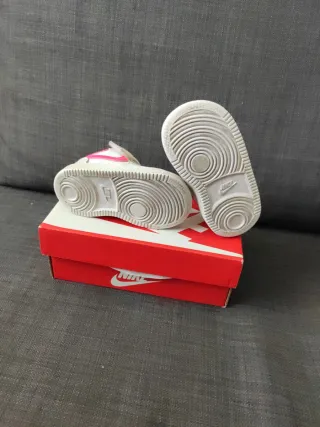 Tenis Nike para Bebé Blanco y Rosa Número 19.5