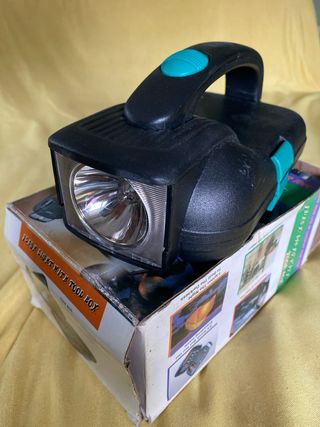 Linterna con caja de herramientas