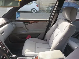 Mercedes-Benz 300turbodiesel 2025