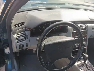 Mercedes-Benz 300turbodiesel 2025