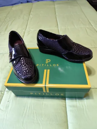 Zapatos Pitillos Negros y Dorados